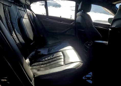 2018 BMW M550Xi z USA, uszkodzony, nr VIN WBAJB9C56JG464233